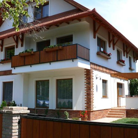 Sara Apartman เฮวิซ ภายนอก รูปภาพ